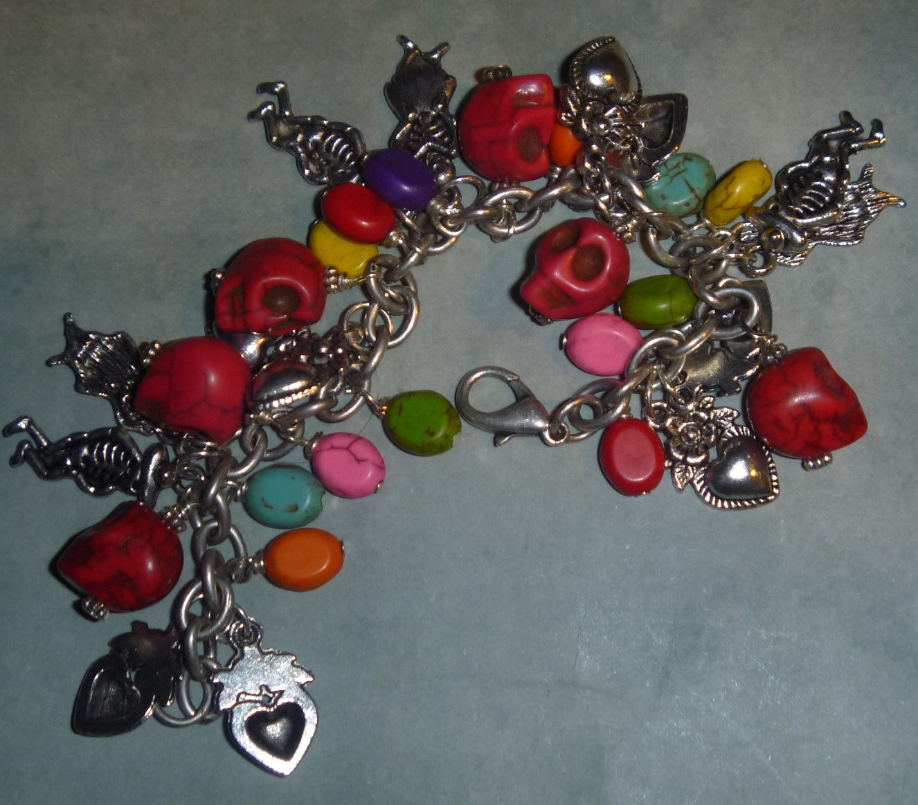 Day of the Dead Dia de los Muertos charm bracelet with red skull beads