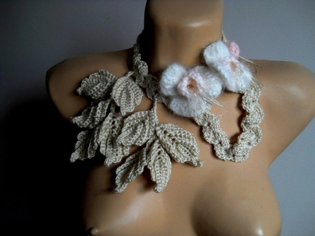 ROMANTIC CROCHETED LARIAT - Scarf
