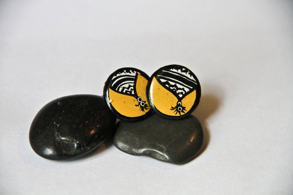 Modern Circular Palestinian Kaffiyah Patterned Studs in Yellow, Black and White