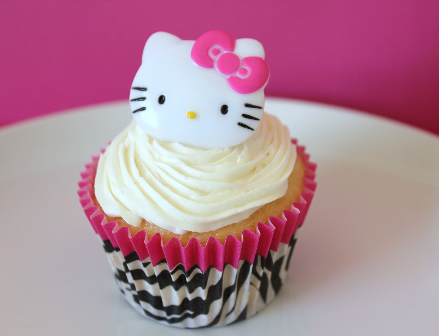 24 Hello Kitty Cupcake Topper Rings