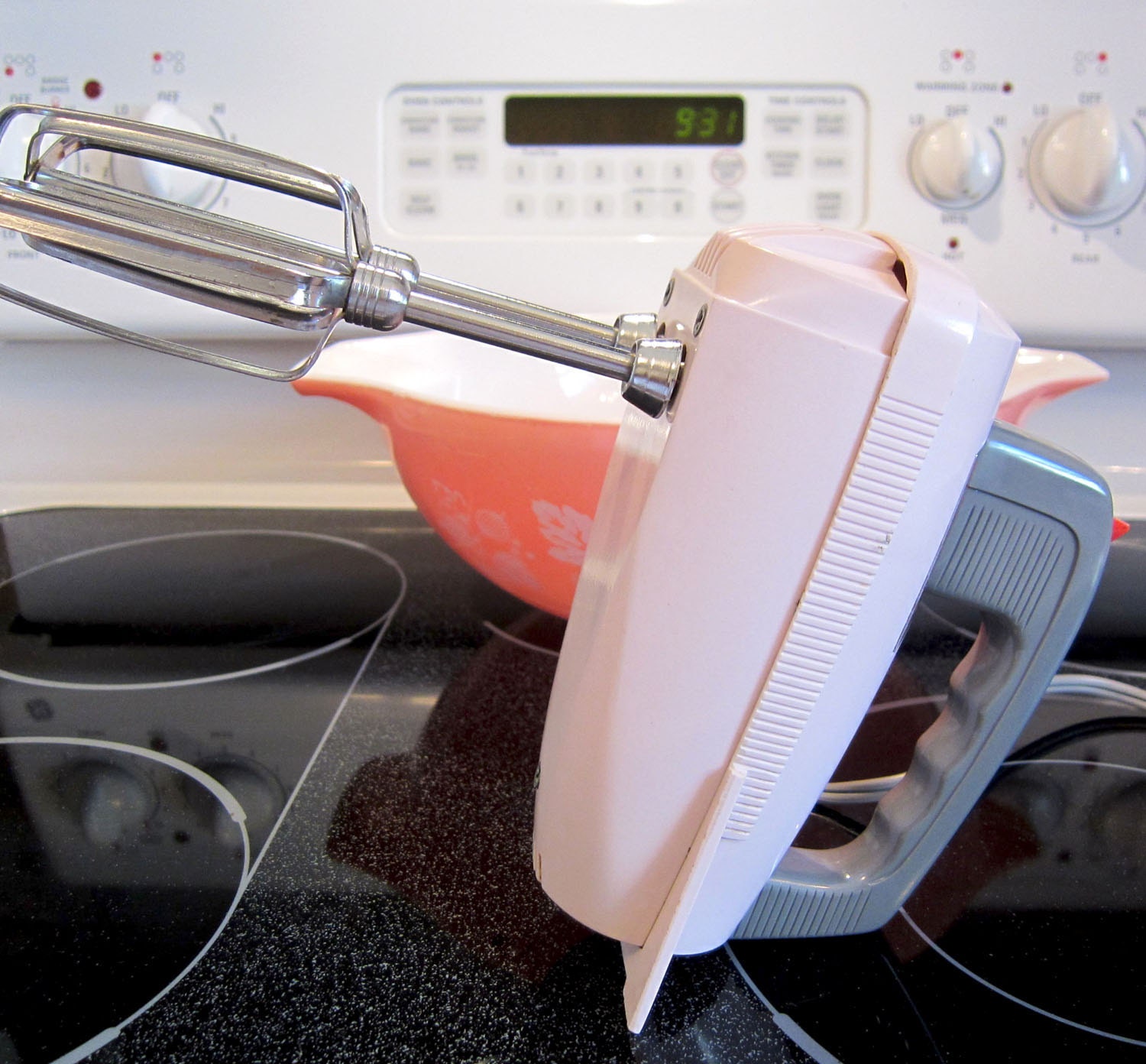 Vintage l960 Pink and Grey Iona 3- Speed Hand Mixer Mixall Deluxe Model