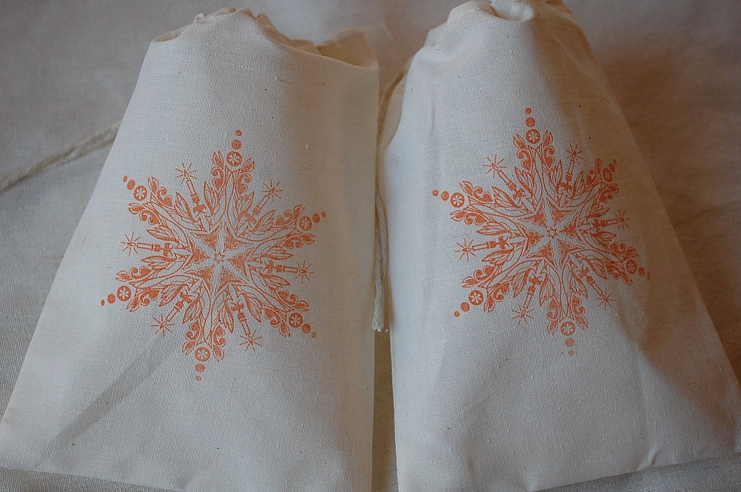 10 Christmas Organic Muslin Cotton Favor Gift Bags - Fancy Orange Christmas Snowflake 5x7 Il_570xn
