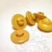 COLLECTIBLE BUTTERSCOTCH BAKELITE BUTTONS