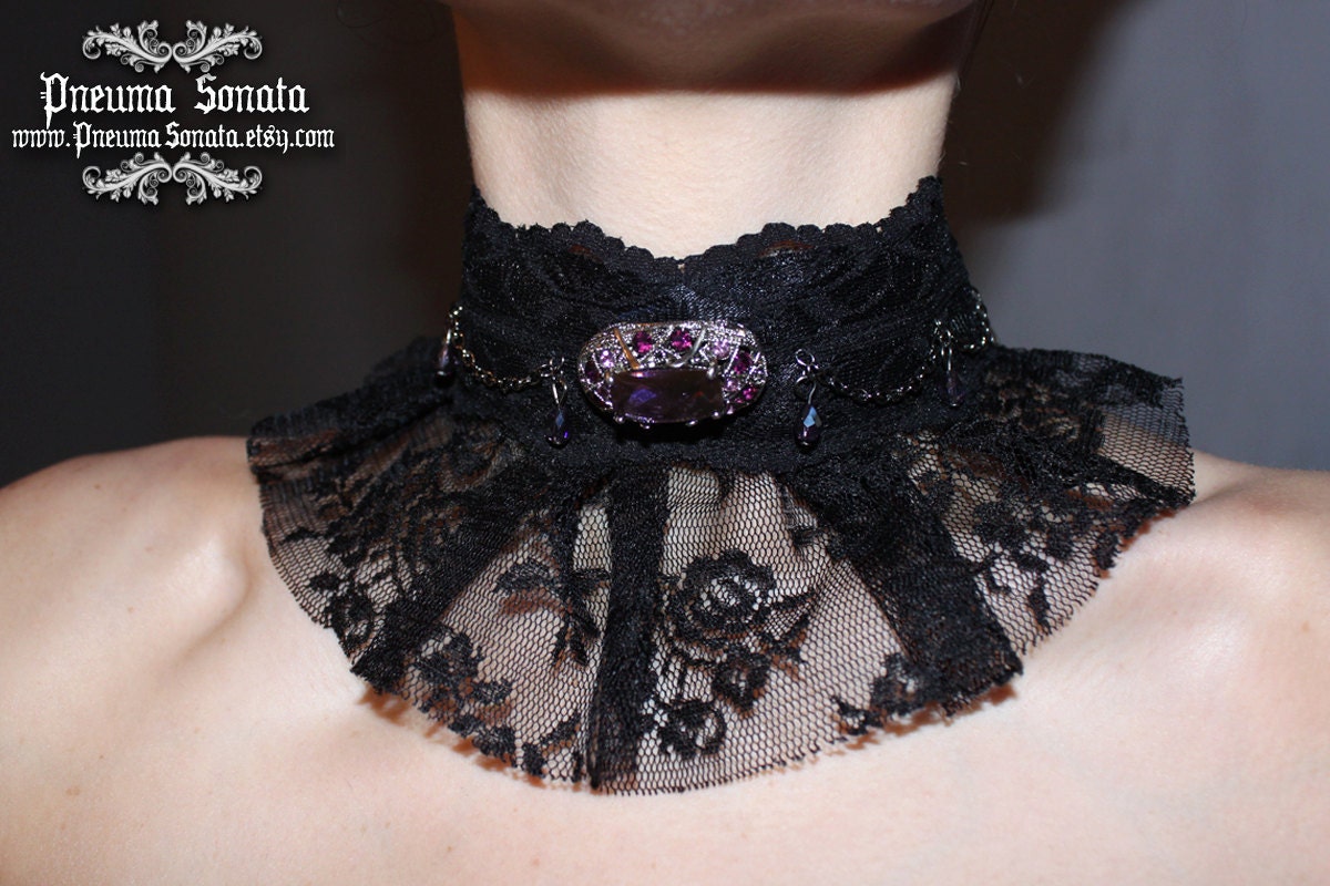Marie Antoinette Dark choker with Violet rhinestone - Jabot style