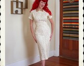 KILLER 1950's Couture White Lace Trimmed in Metallic Gold Hourglass Cocktail Dress w Gold Lame' Collar - VLV - Holiday - Bombshell - Size L