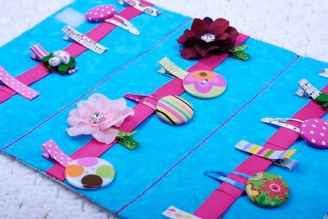 The Clippie Clutch... Patented purse....The Brady Bunch...Michael Miller Fabric.... Clutch purse that holds up to 30 hair clips