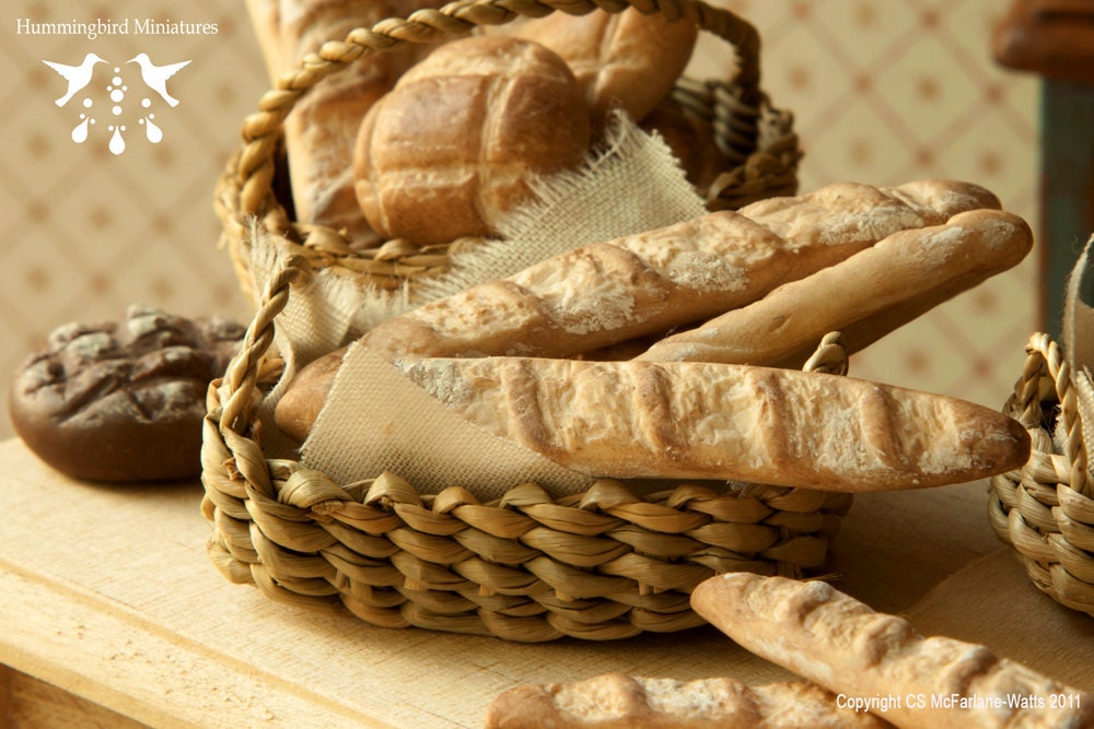 Crispy Baguette 1/12 scale dollhouse miniature