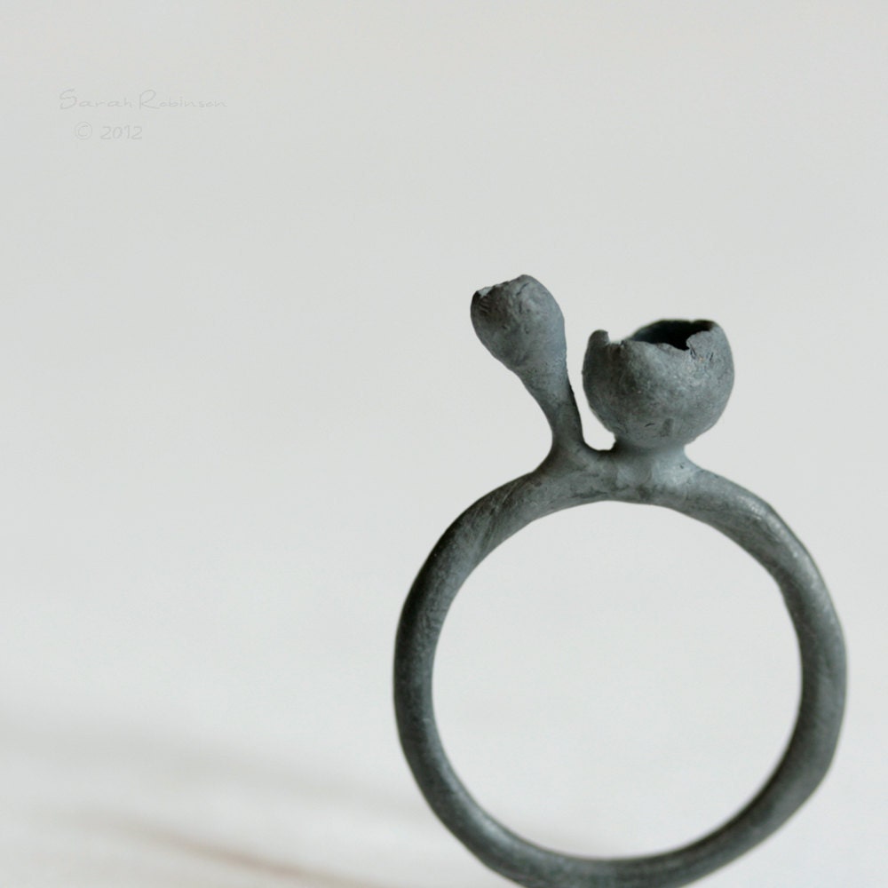 T18 Black Bud Ring. Sterling Silver