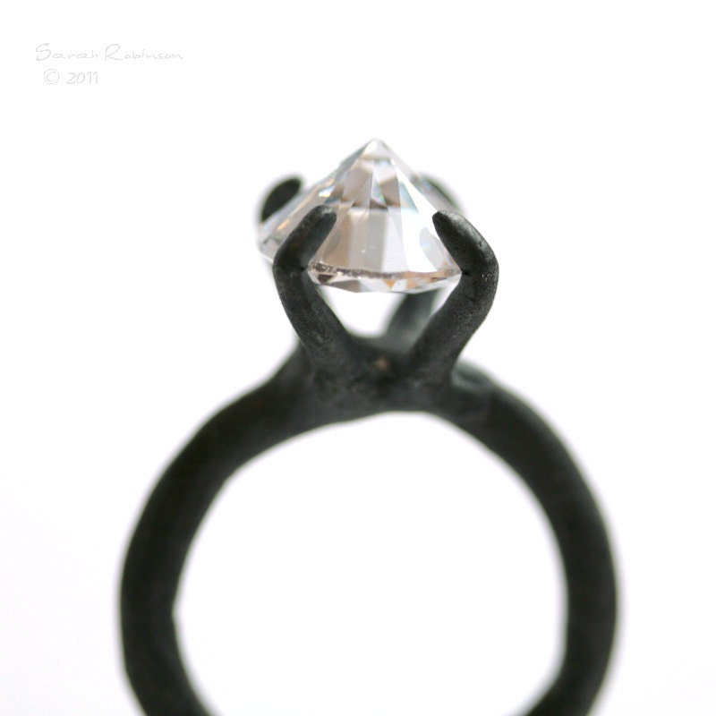 T11 Black Organic Ring wit Big Zirconia