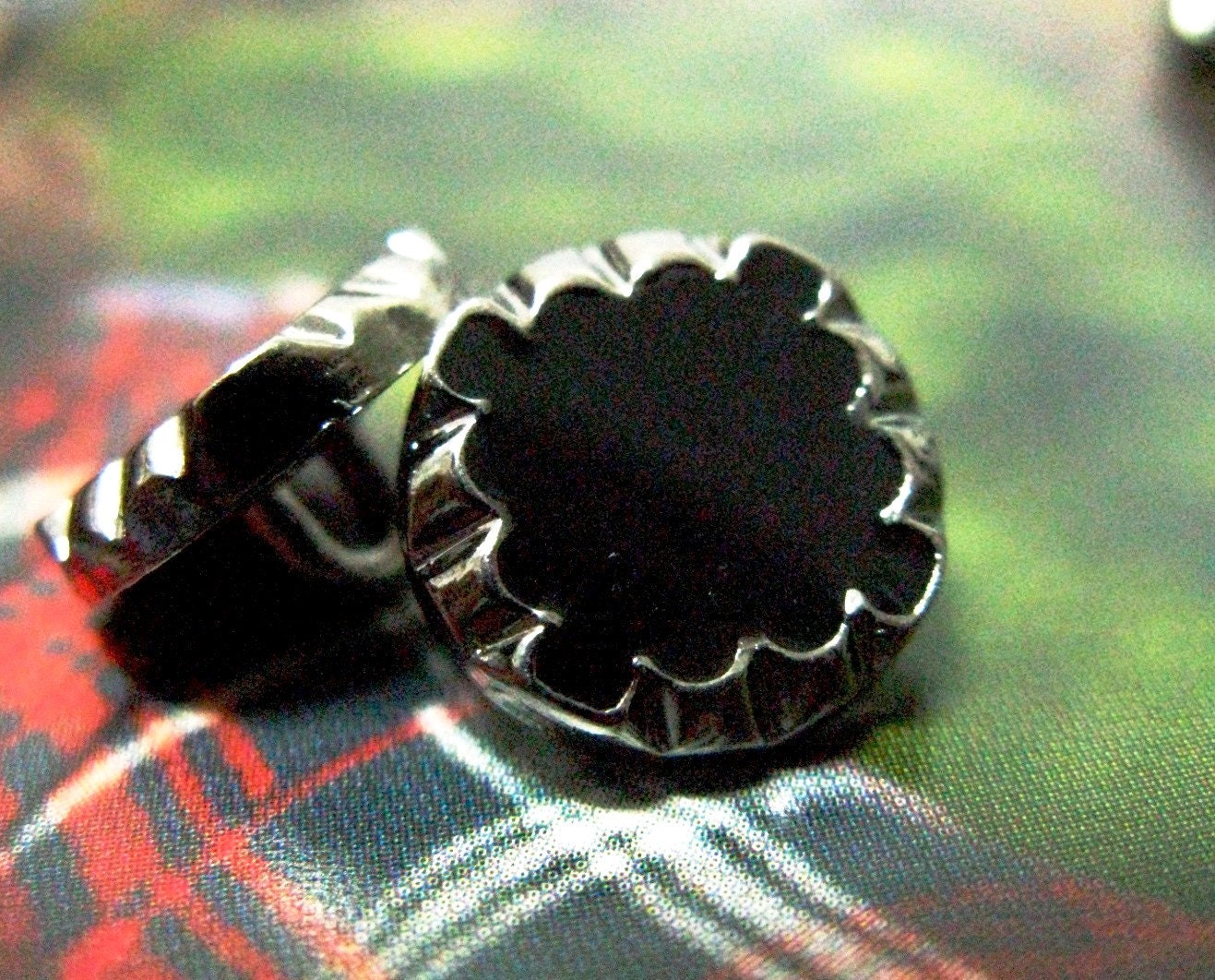 10 Pieces Of Wizard Mirror Style Black Enamel Flower Petals Edge Metal Buttons. 0.47 inch