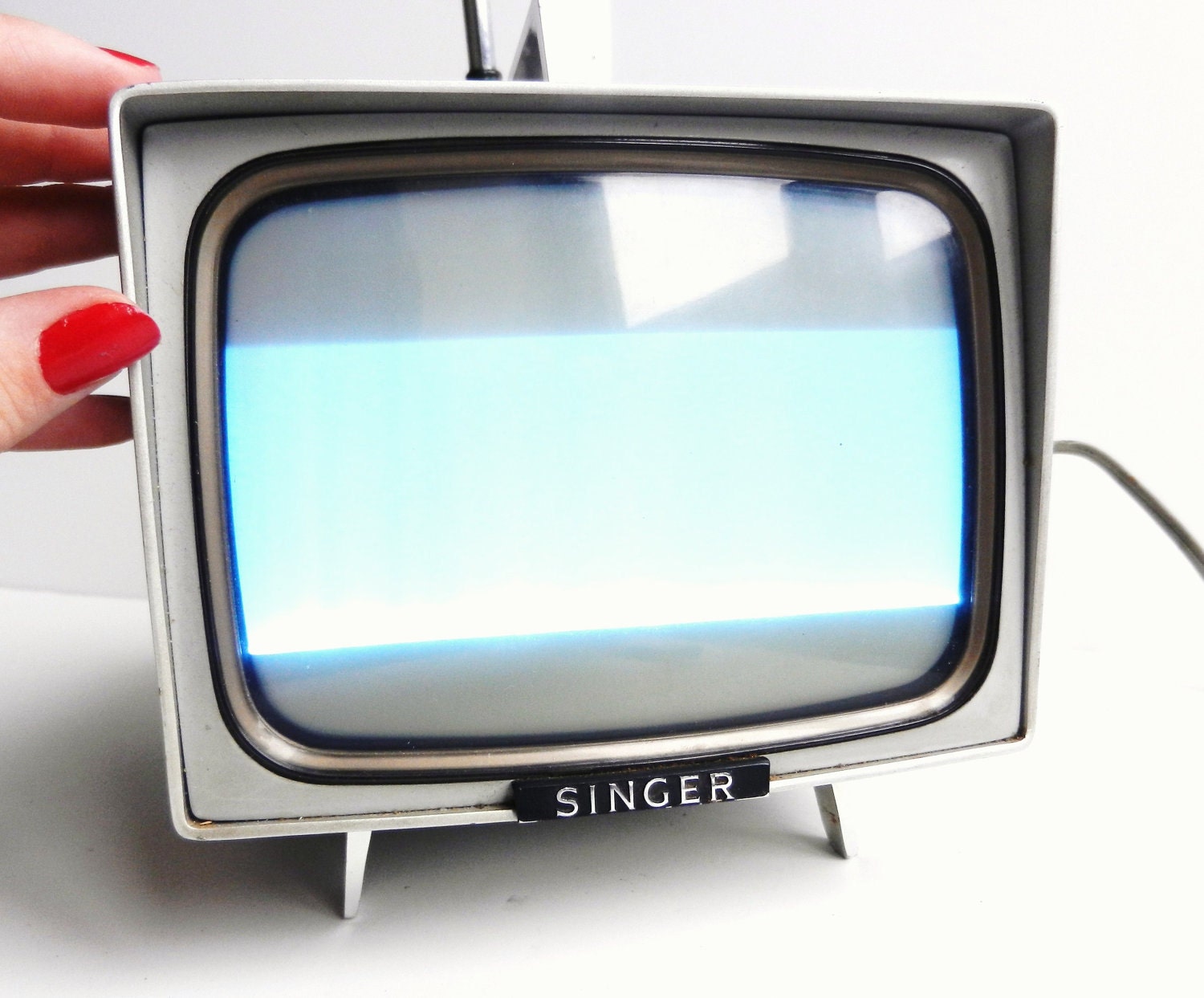 Vintage SINGER Portable Tv Radio - Original Brown Case, Cords - Silverscreen