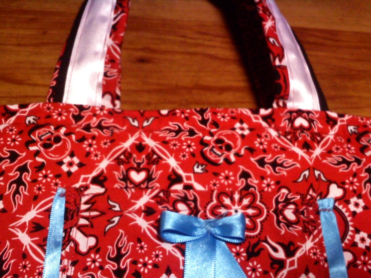 ON SALE - Bandana - Red - Skulls - Purse - Fabric bags - Zippered bag - Blue ribbon