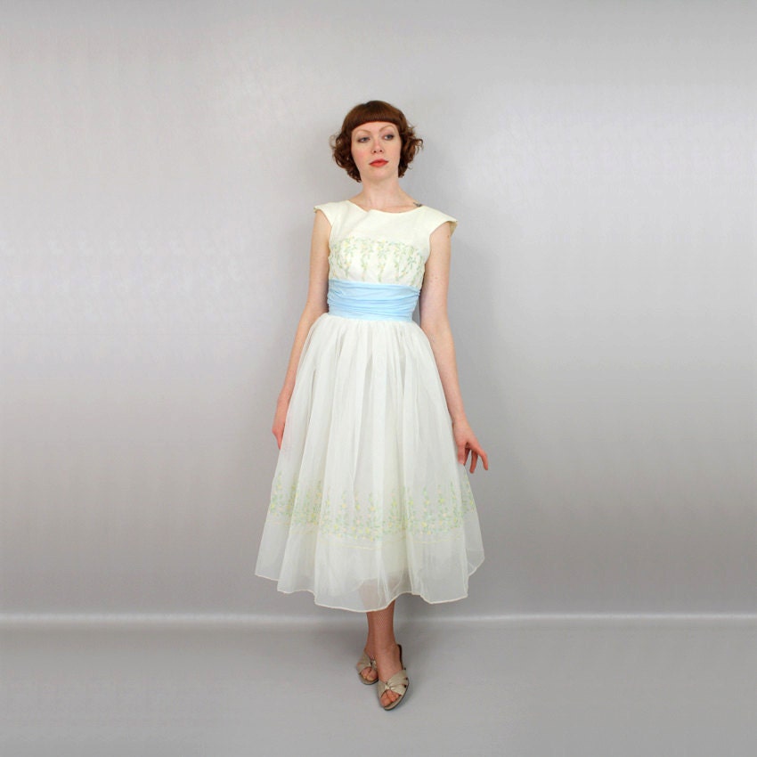 vintage 1950s dress / wedding dress / white tulle flocked velvet flowers / xs 1950s cupcake dress