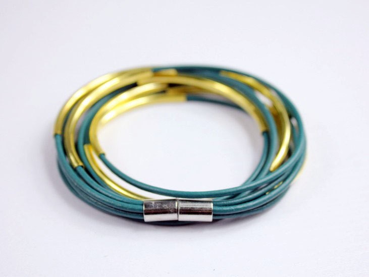 Teal leather bracelet threaded gold tube and magnetic clasp z440