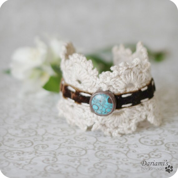 Beige lace bracelet