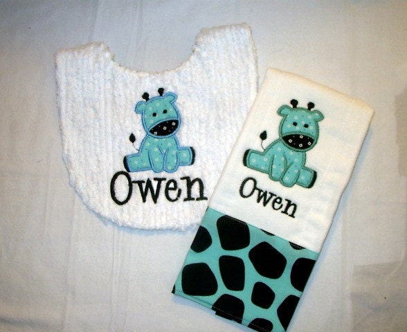 Baby Boy Personalized Gift Set - Bib and Burp Cloth,Jungle Bundle Baby Giraffe