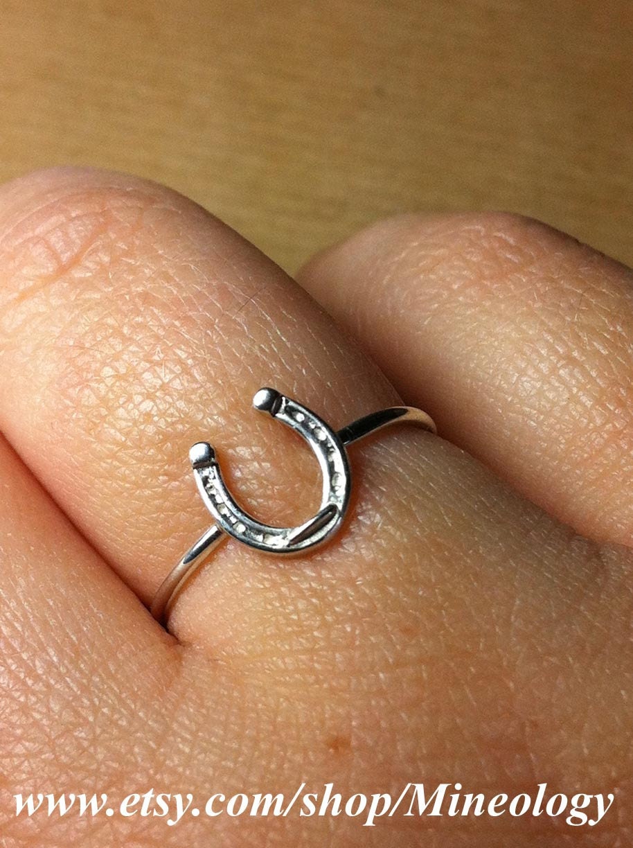 Listing for cconsola Horseshoe Ring