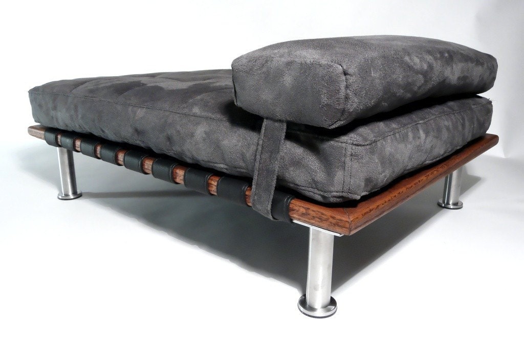 Modern Pet Bed, daybed and lounger (Small Dog Bed / Cat Bed, 25"x19")