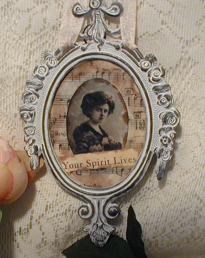 Small Vintage White Ornate Frame  French Romantic Shabby Chic