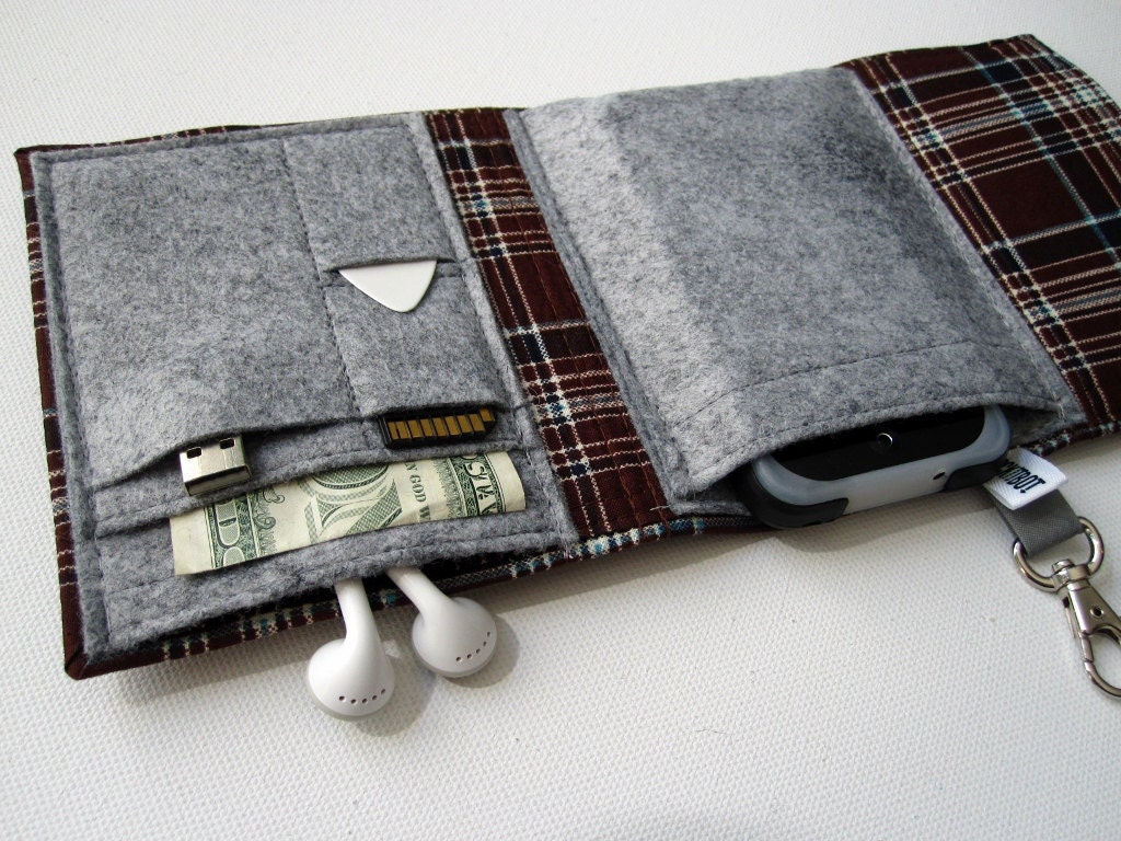 Nerd Herder gadget wallet in Perfect Plaid for iPod, Droid, iPhone, camera, earbuds, SD cards, USB, batteries, guitar picks, IDs, cards