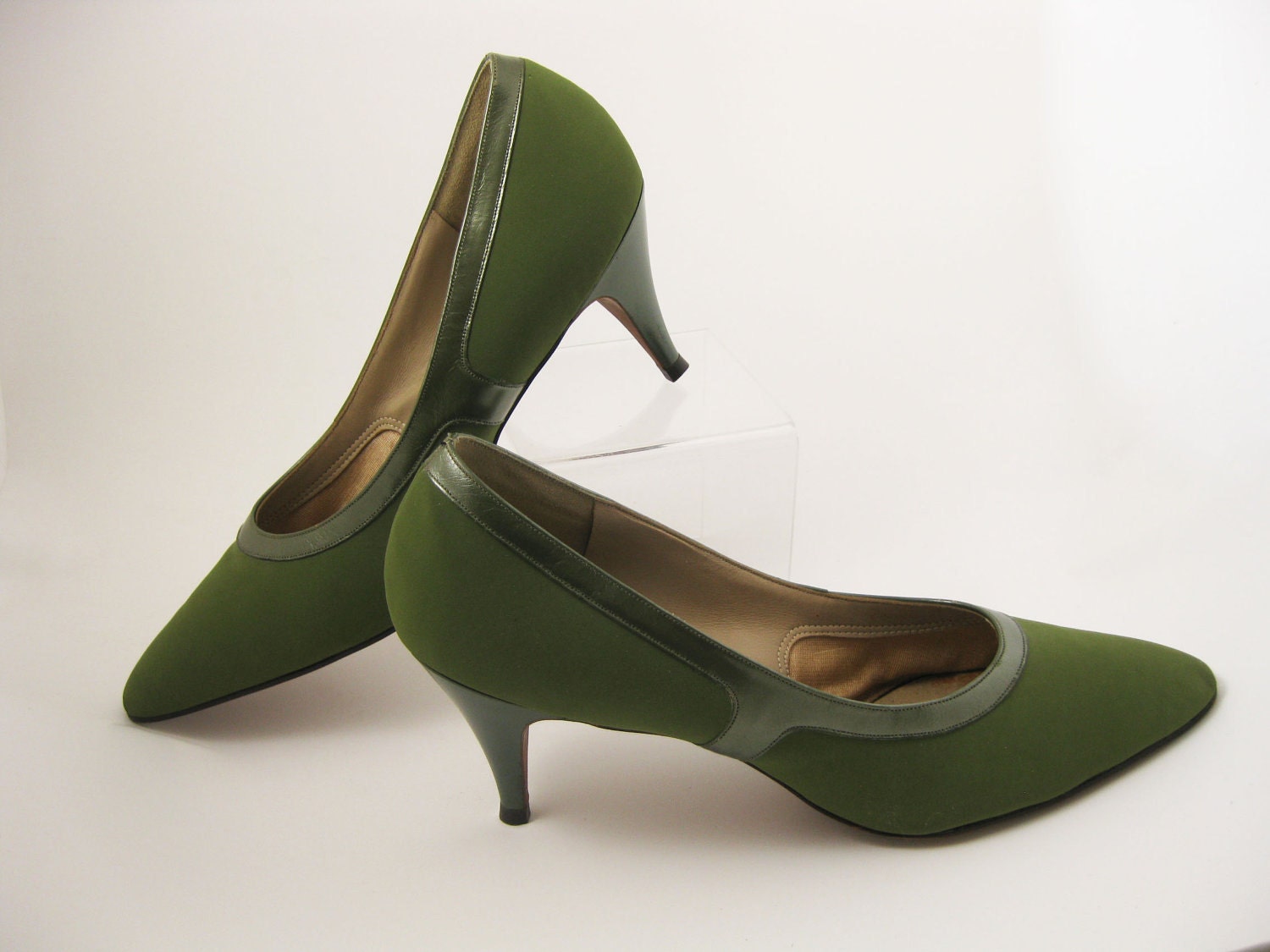 Joanie's Avocado Green Secretary Pumps - Faux Suede with Pearly Faux Leather Trim - Air Step - 1960s - Size 9 1/2