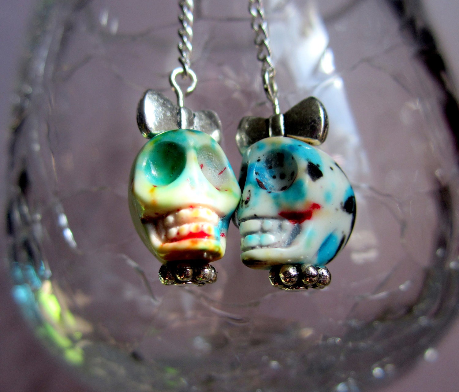 Pretty speckled skull chain earrings