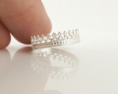 A queen ring. Sterling Silver filigree crown ring. Dainty and feminine ring. Princess jewelry Queen tiara