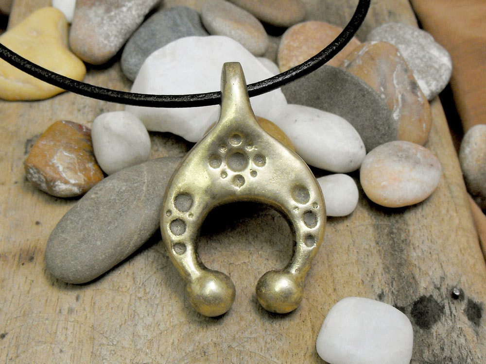 Crescent moon pendant in solid bronze. Antique Roman amulet for woman