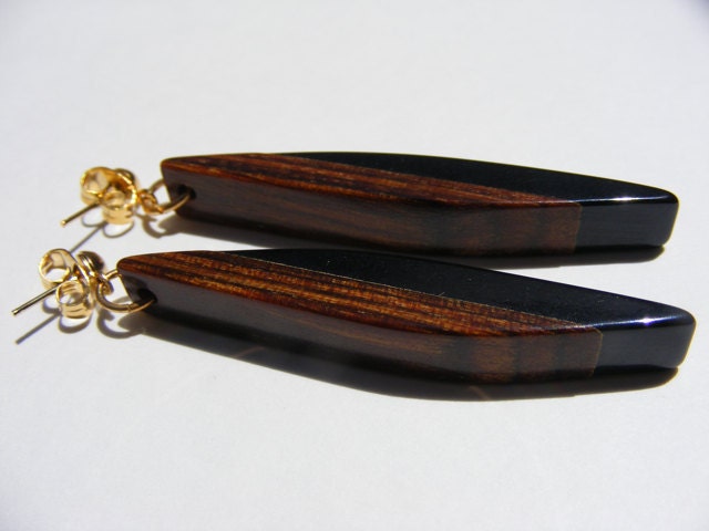 Modernist polished wood earrings 1960's. 12k gf gold fill posts. Long, dangling, two tone, black laminated. Unworn vintage jewelry.