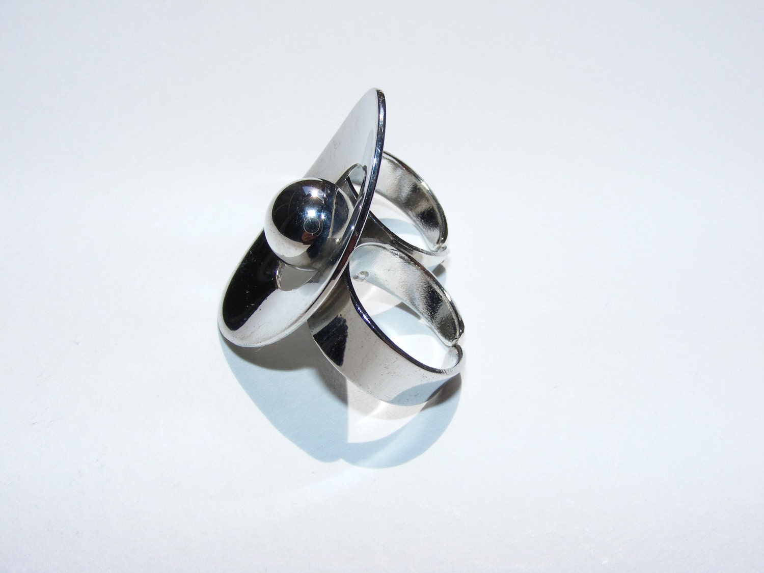 Mod knuckle ring 1960's . Large silver metal Modernist Orb. Statement Piece. Unworn Vintage.