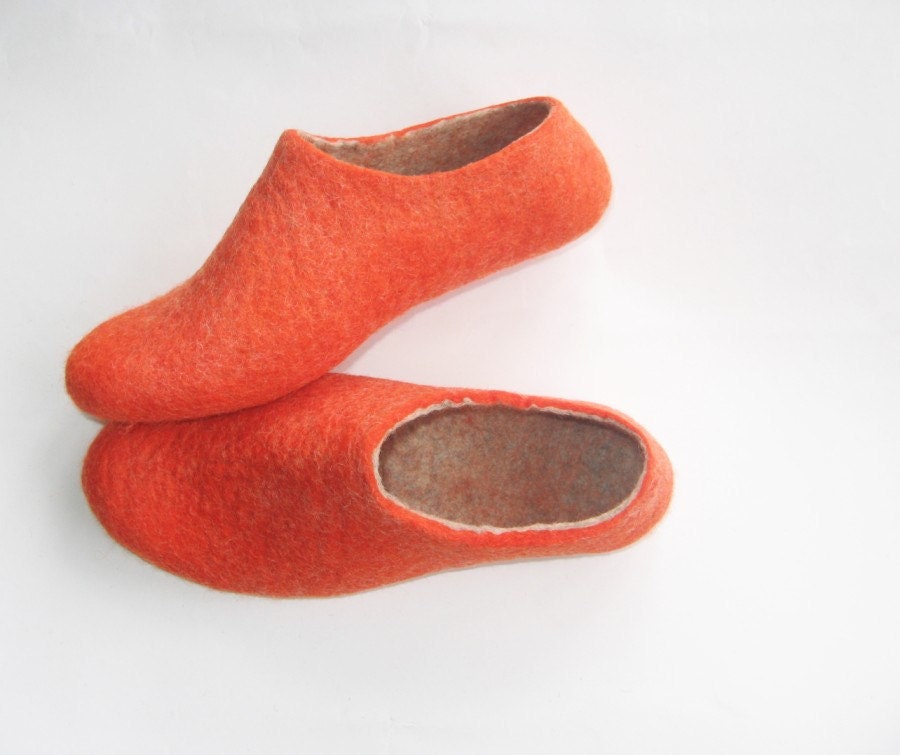 Felted slippers RED FOX white. WOMENS. Made to order.