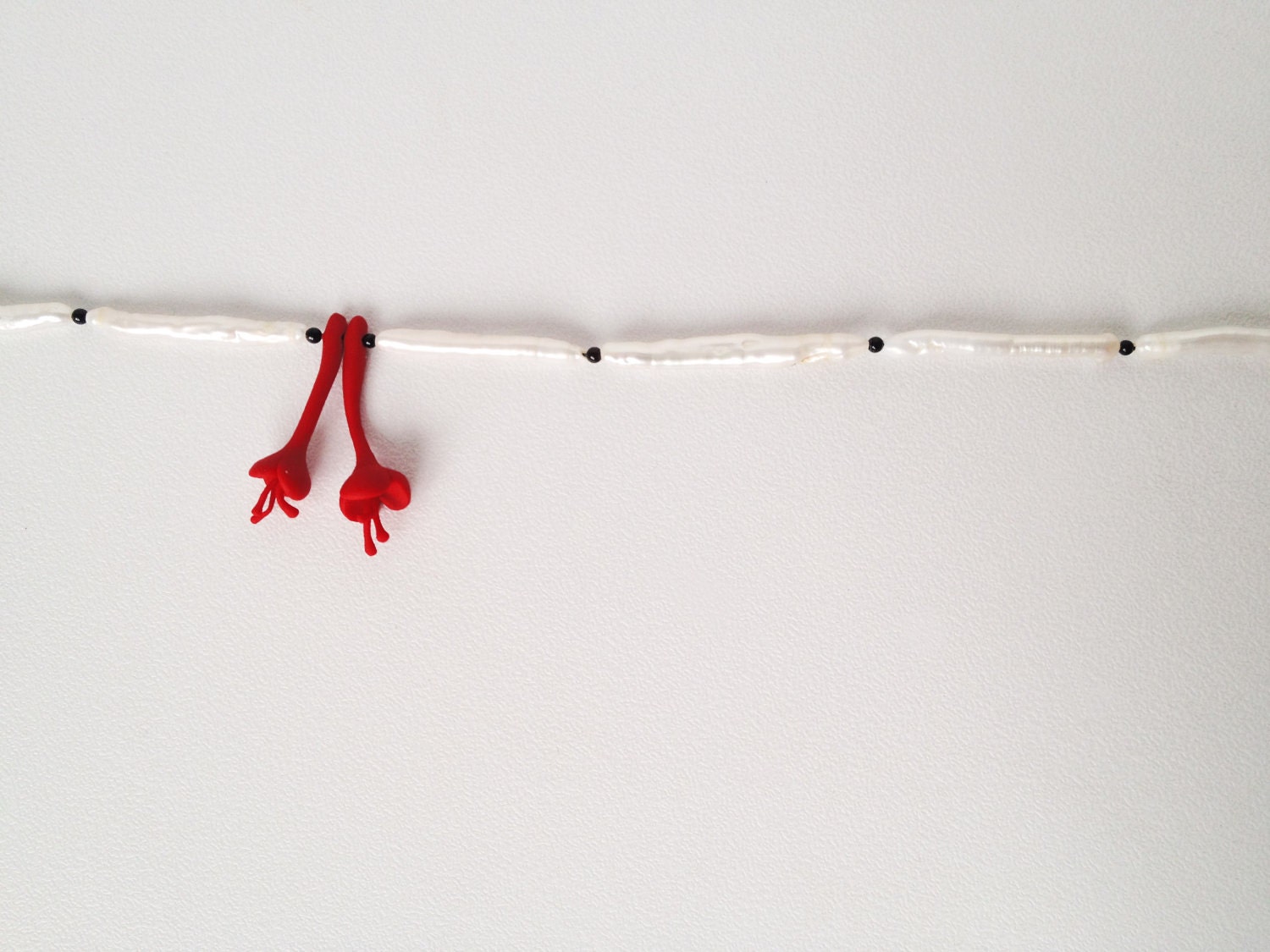 nO.181 'red long flowers between stick pearls' necklace