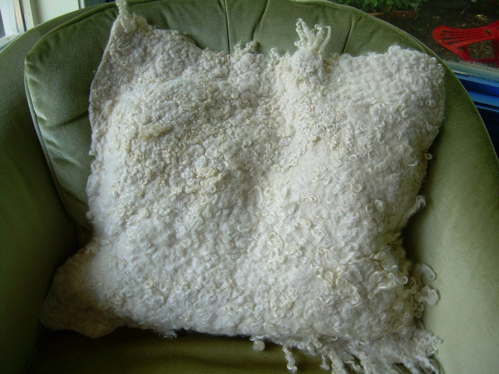 Pillow of fleted fleece