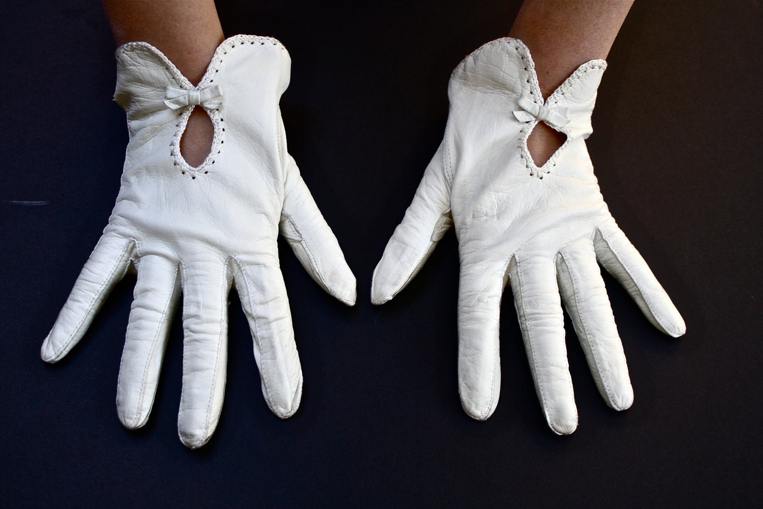 Vintage Gloves Sweetheart White
