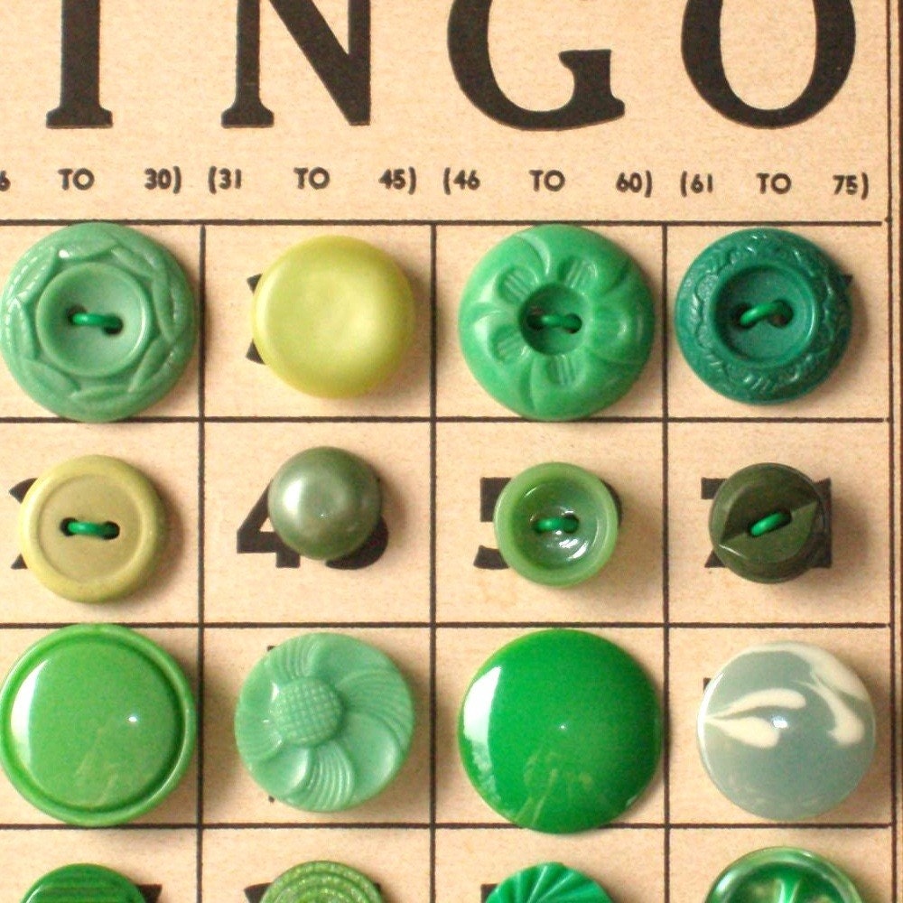Vintage Green Button Lot, Green Buttons, Flowers, Vintage Supplies -- 0340