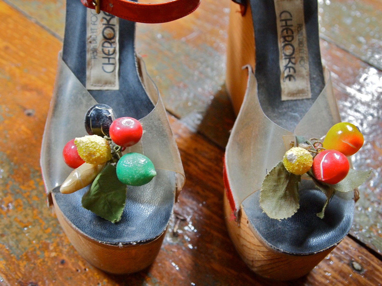 PLATFORMS Cherokee VINTAGE Wedge Shoes FRUIT 1970s 8 Sale