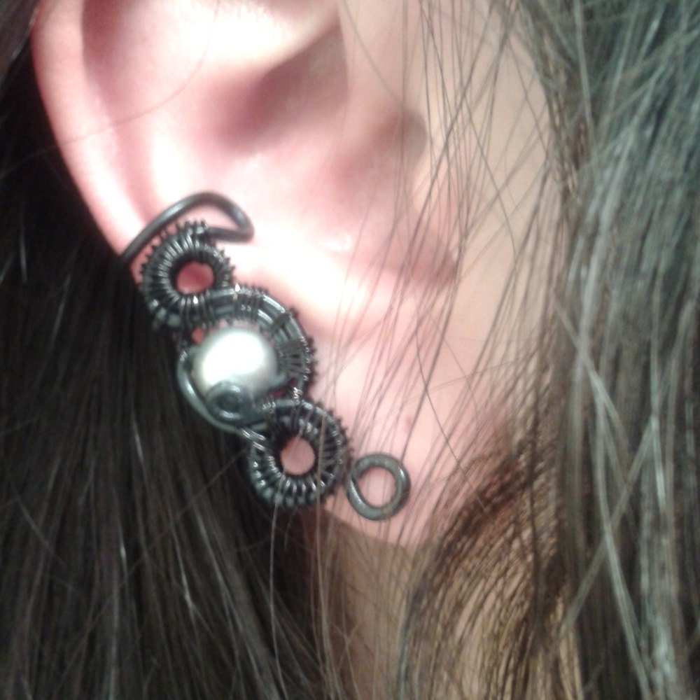 Dark Waves Ear Cuff