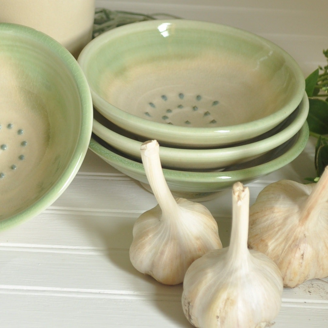 Garlic Grater Bowl by FoodieCeramics on Etsy