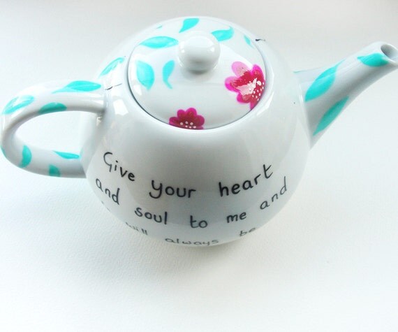 LA VIE en rose- Handpainted and original illustrated teapot