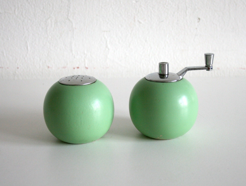 Mint Green Circle Shakers