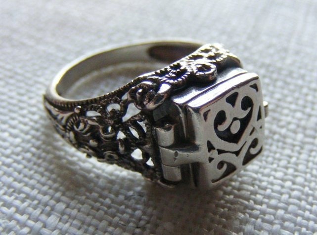 Antique 1930's Sterling Silver French Ornate Filigree Secret Compartment Ring Size 7