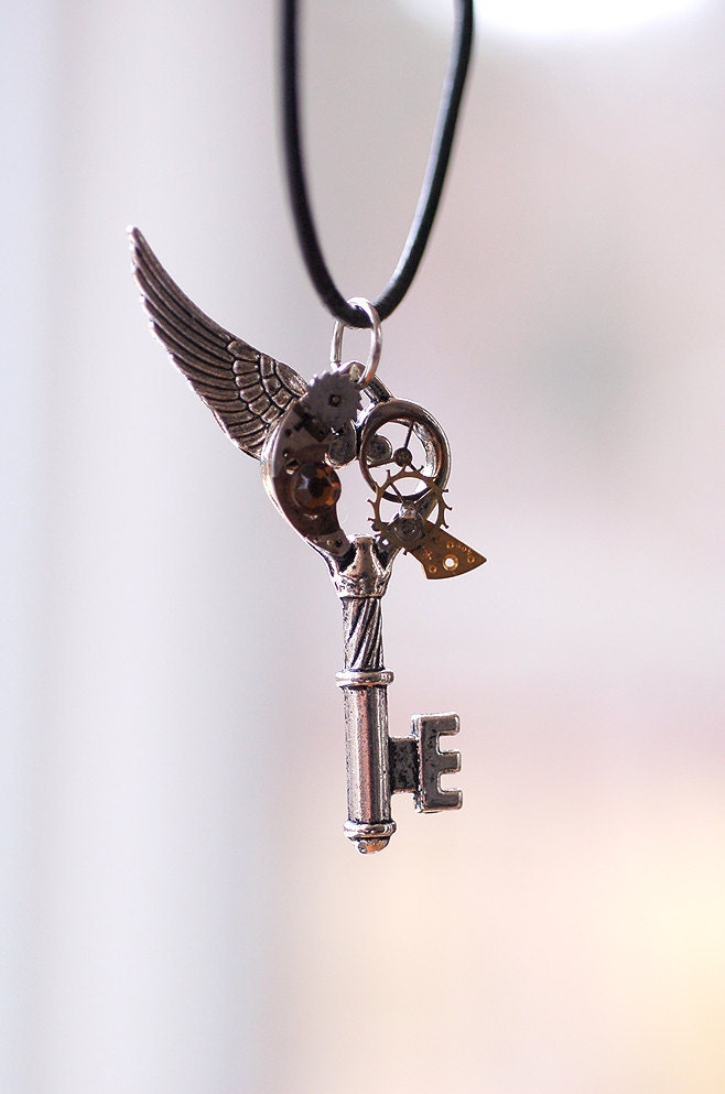 OneWing Steampunk Key Necklace