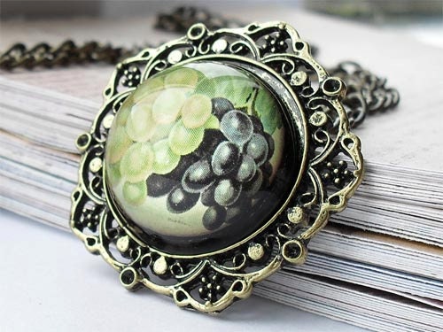 Vintage Fruit: Blue and White Grapes