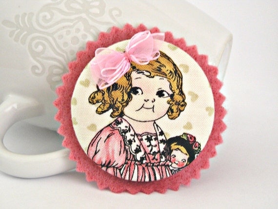 Evelyn - Pink fabric and felt OOAK button brooch