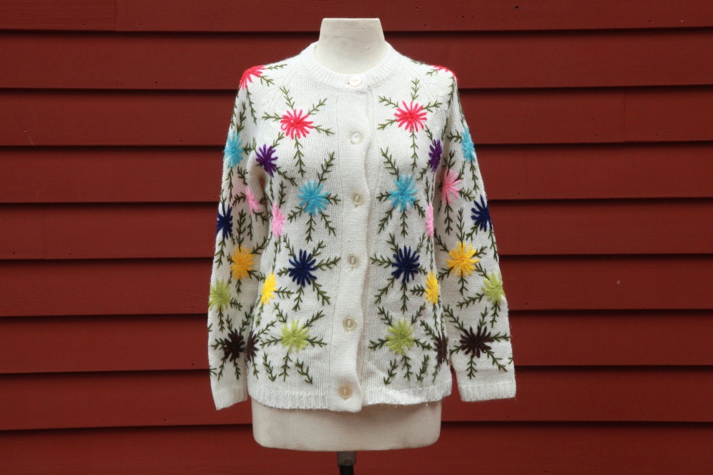 Vintage Knit Cardigan Womens Medium 60s Flowery