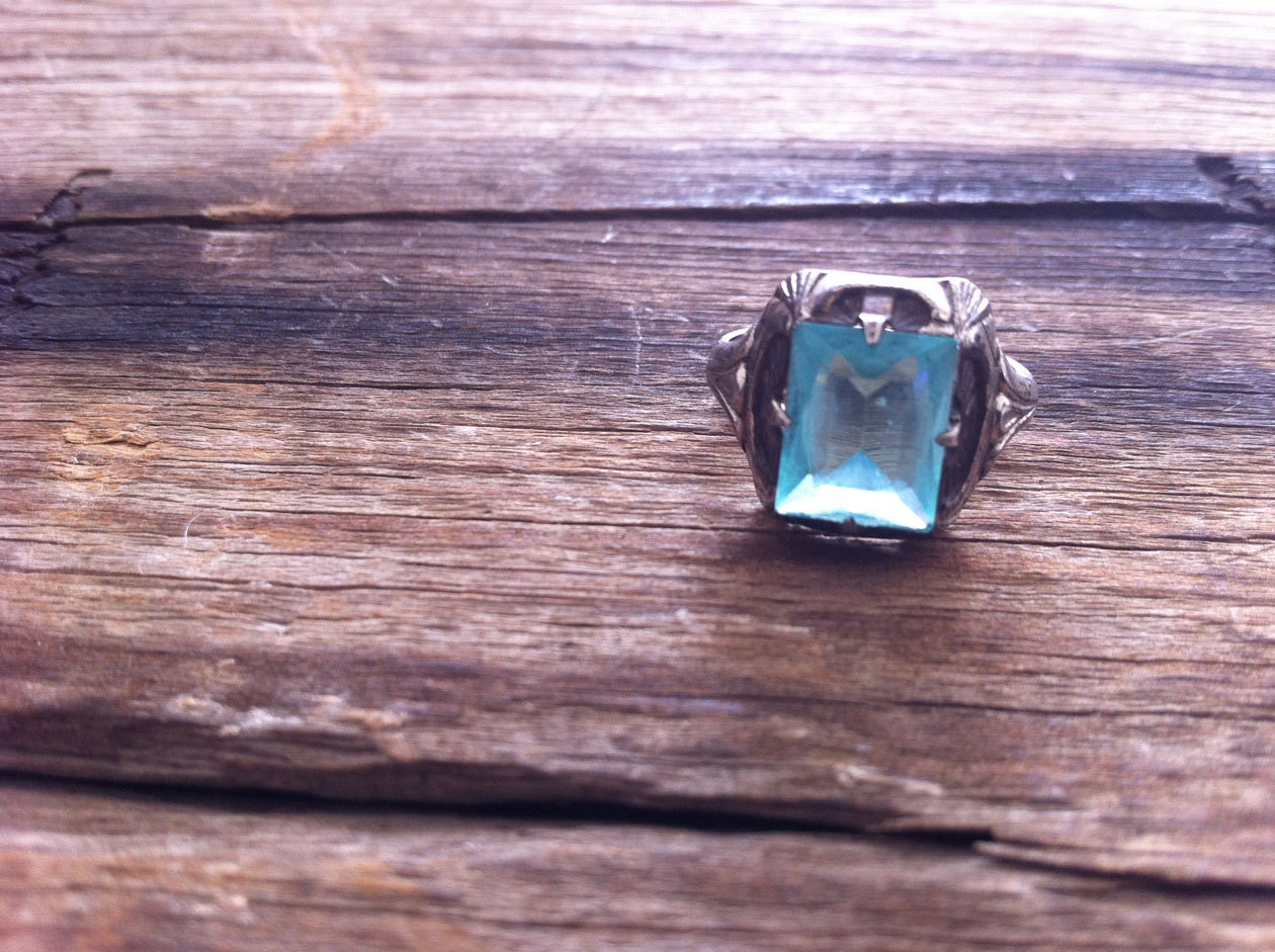 vintage ART DECO ring / 1930s jewelry / LILLIAN