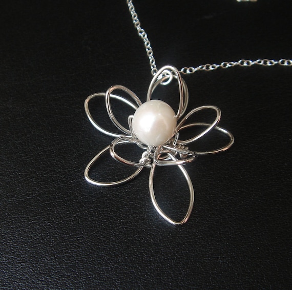 Wire Flower Pearl Necklace, Sterling Silver, Bridesmaid Jewelry, Bridesmaid Gifts, Birthday Gift, Wedding Jewelry, Bridesmaid Necklace