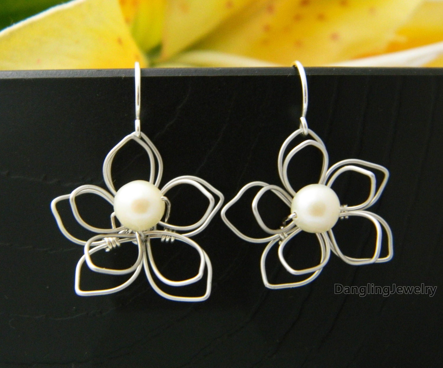 Wire Flower Pearl Necklace, Sterling Silver, Bridesmaid Jewelry, Bridesmaid Gifts, Birthday Gift, Wedding Jewelry, Bridesmaid Necklace