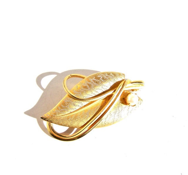 Vintage Pearl Brooch, Flower Leaf by dabchickvintagegems on Etsy