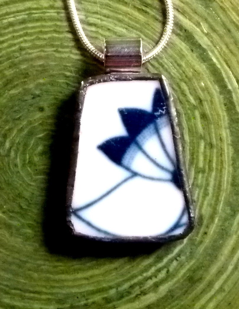 Blue Onion Fan - RECYCLED BROKEN CHINA Plate Pendant - Stained Glass Style